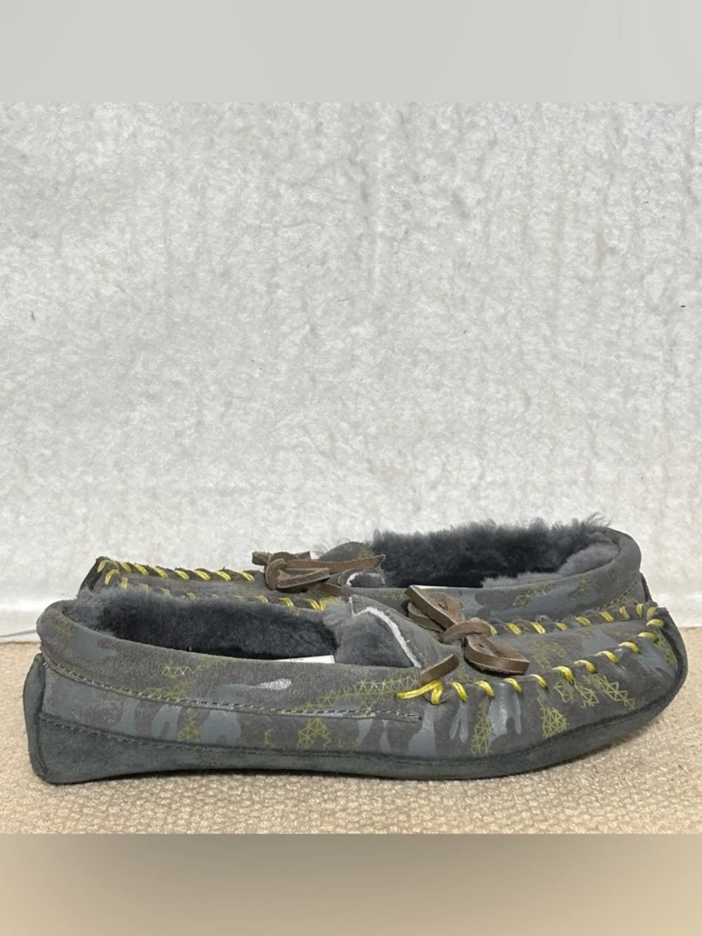 L.L. Bean Little Kids Grey Camo Wicked Good Mocassin Sherpa-Lined Slippers SZ 1